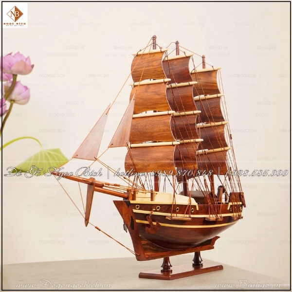 Mô hình thuyền buồm gỗ Cẩm sang trọng để bàn làm việc