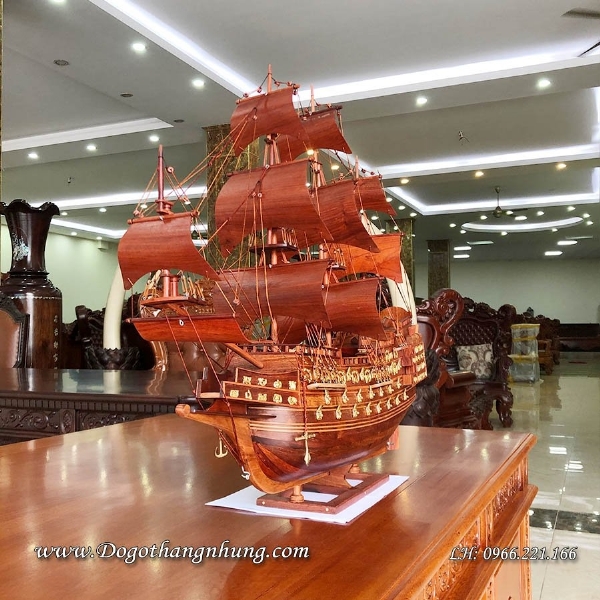Thuyền buồm doanh nhân gỗ trang trí bàn làm việc