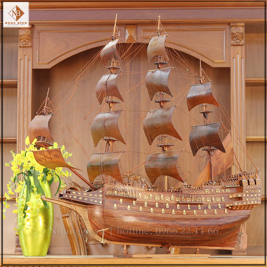 Thuyền buồm gỗ hương-TH 120 được chế tác bởi các nghệ nhân có trình độ cao chuẩn xác đến từng chi tiết