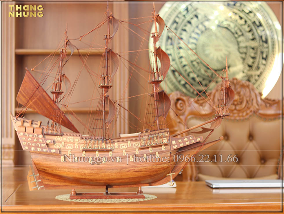 Thuyền buồm gỗ hương-TH 80 làm quà tặng cho sếp vào dịp khai trương, sinh nhật