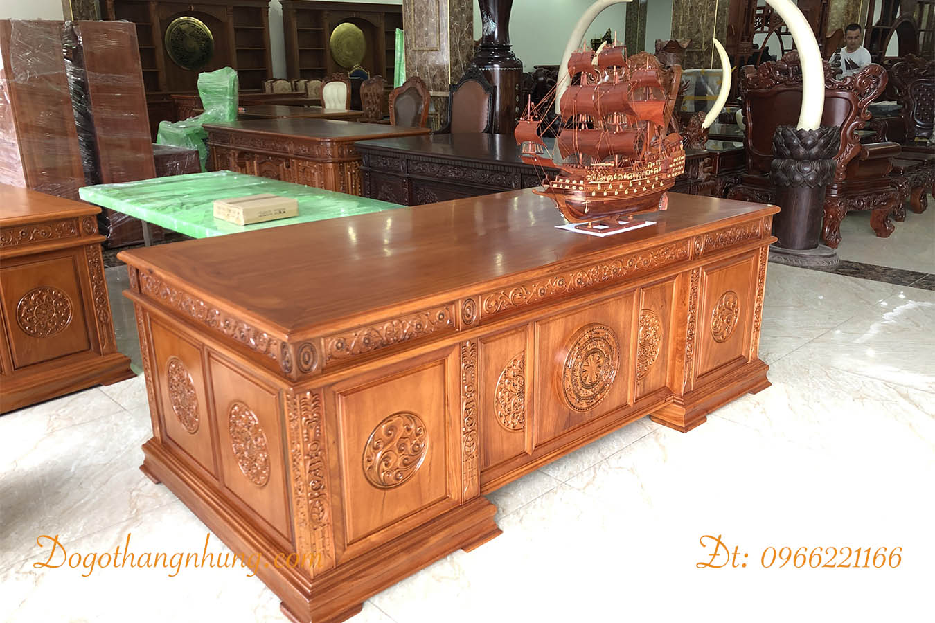 Mô hình thuyền buồm gỗ hương dài 60cm loại tốt với ý nghĩa phong thuỷ là mang tới nhiều tài lộc cho gia đình