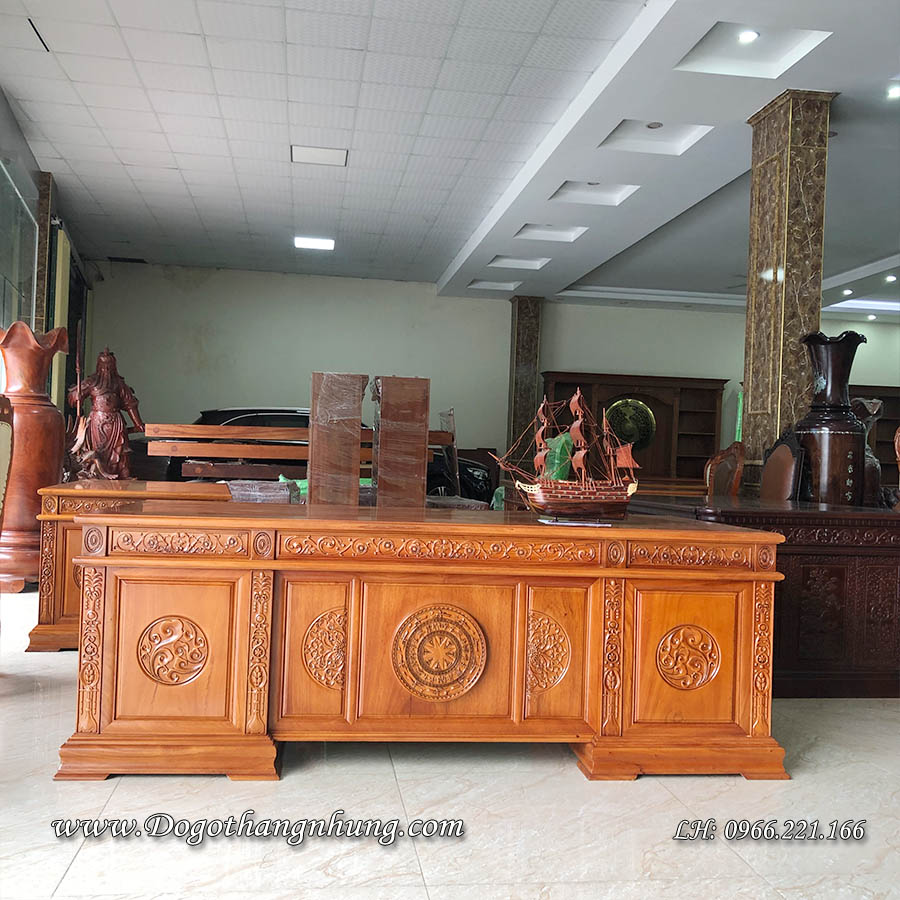 Thuyền mô hình gỗ quý bày bàn làm việc đẹp được sản xuất hoàn toàn thủ công tỷ mỷ nghệ nhân làng nghề gỗ Đồng Kỵ đảm nhiệm