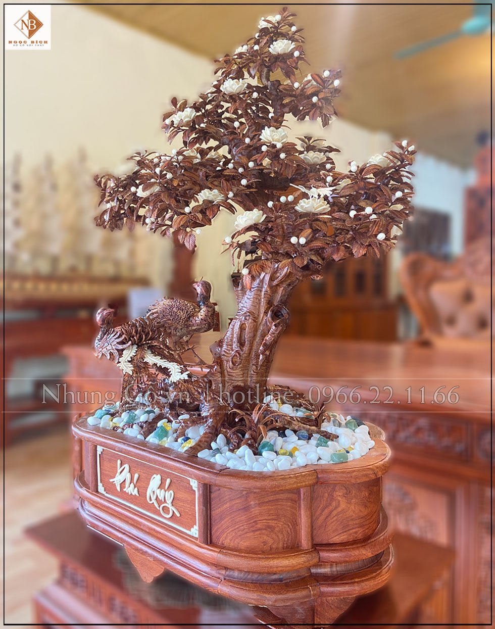 Cây hoa được người nghệ nhân làm vô cùng tỉ mỉ