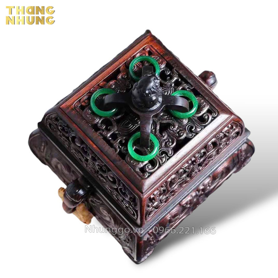 Nắp lư được thiết kế khéo léo vừa khít với thân