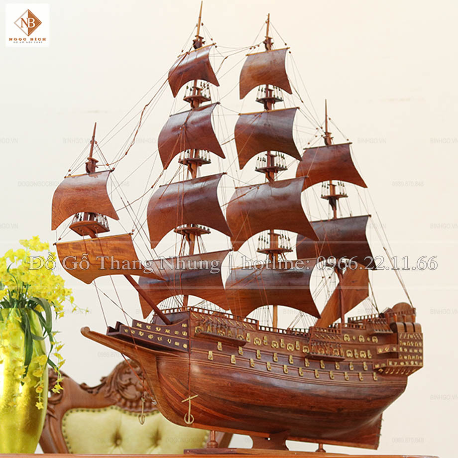 Thuyền buồm gỗ hương-TH 120 được chế tác bởi đội ngũ nghệ nhân có tay nghề cao chuẩn xác đến từng chi tiết