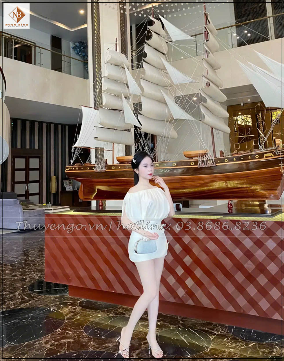 Thuyen-buom-go-dai-250cm-trung-bay-tai-kkhach-san.jpg